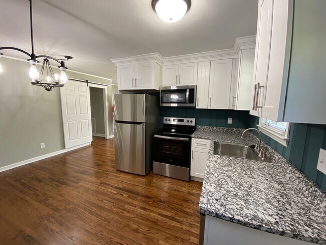 Building Photo - Adorable and Updated 3BR, 2BA Brick Ranch in the heart of Martinez!