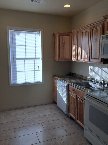 Kitchen with under cabinet lighting - 1301 N Klein Ave