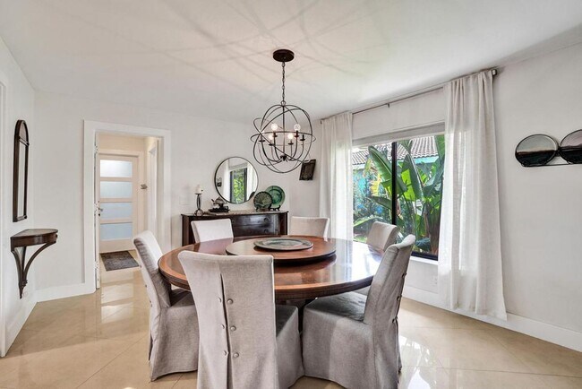 Building Photo - Boca Raton Beautifully Updated 4 Bedroom Pool Home