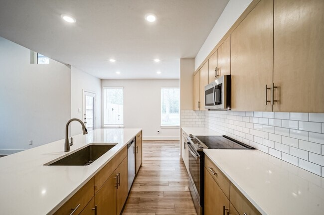 Building Photo - 2523 Appian Wy