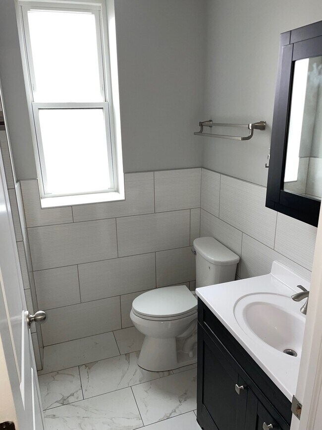 Building Photo - 3663 N Elston Ave