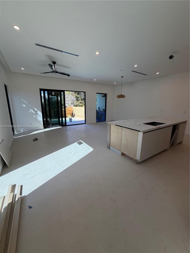 Building Photo - 1321 NE 13th Ave