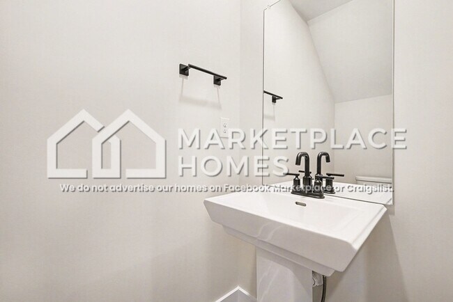 Building Photo - 4011 Norman Dr