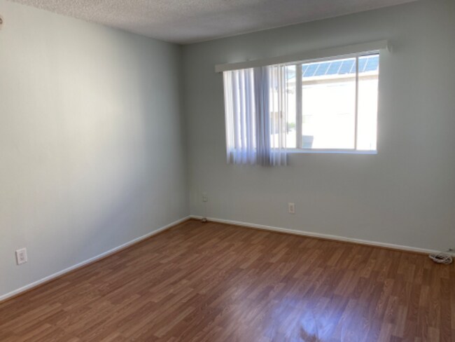 Building Photo - 5354 Lindley Ave