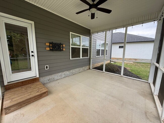Building Photo - Ooltewah Gem! 3BR Home with Pool + Walking Trails