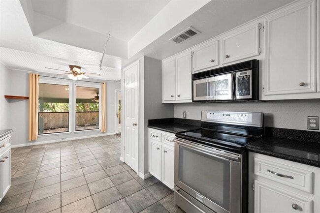 Building Photo - 3303 Sanderling Trail