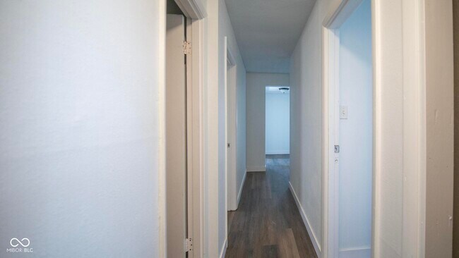 Building Photo - 2323 W 59th St