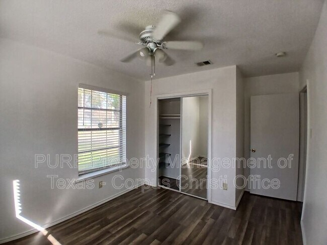 Building Photo - 1726 Lesle Ln