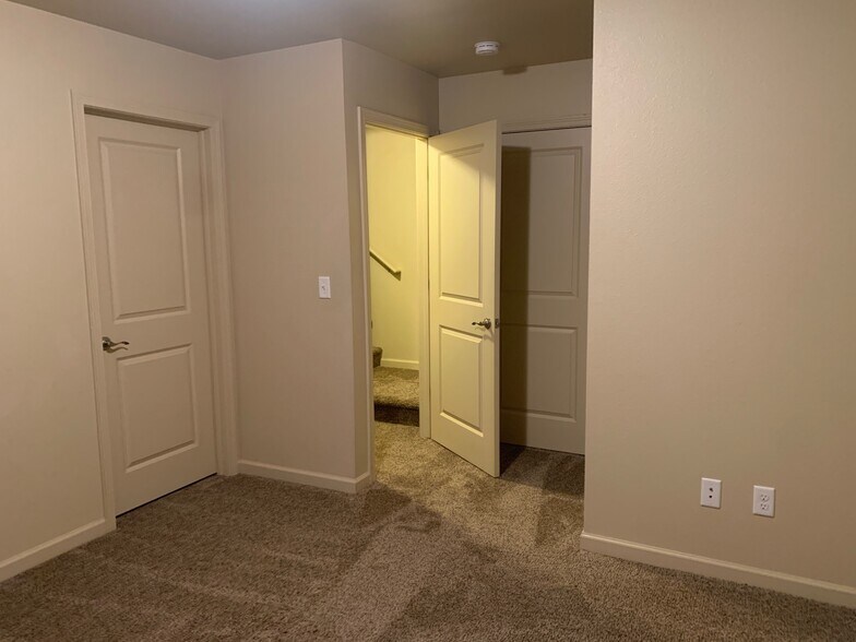 Building Photo - 3025 17th Ave W