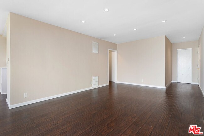 Building Photo - 5961 Chula Vista Way