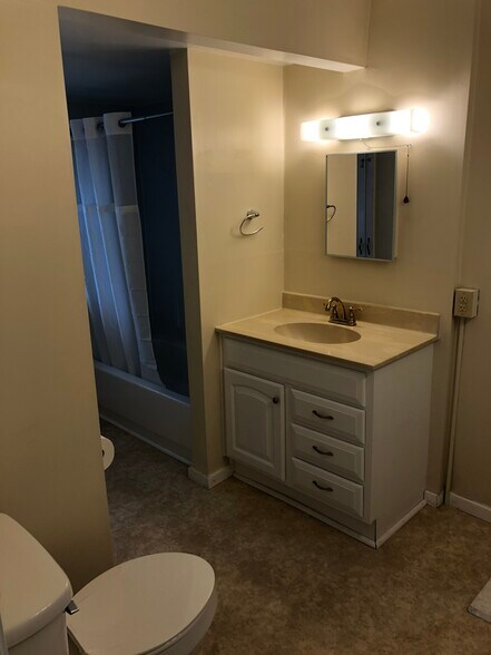 Bathroom - 308 Rose St