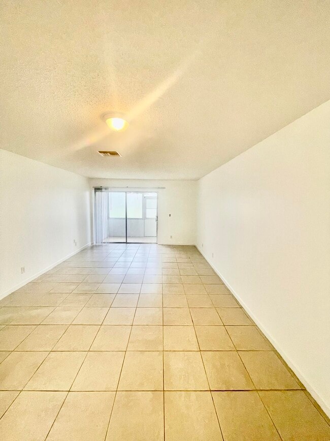 Building Photo - 2521 Emory Dr W