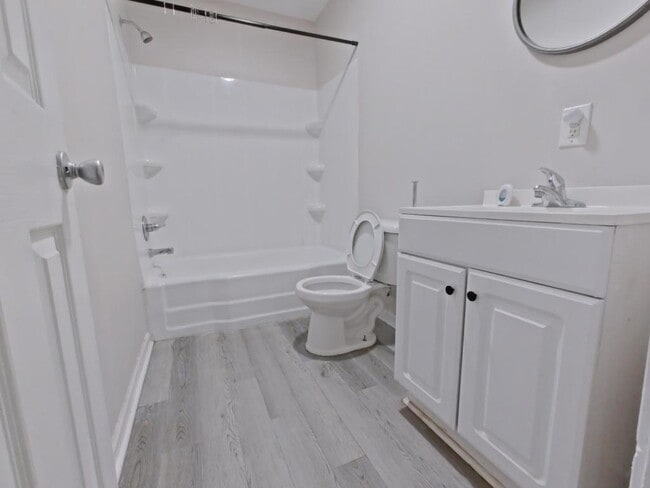 Building Photo - 337 Ennis St