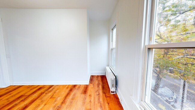Building Photo - Spacious, Fully Renovated 3BR in Prime Eas...