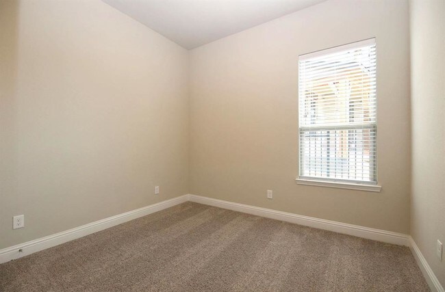 Building Photo - 18 Salado Vista Ct