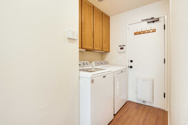 Building Photo - Well Maintained 3 Bedroom, 2 Bath Home