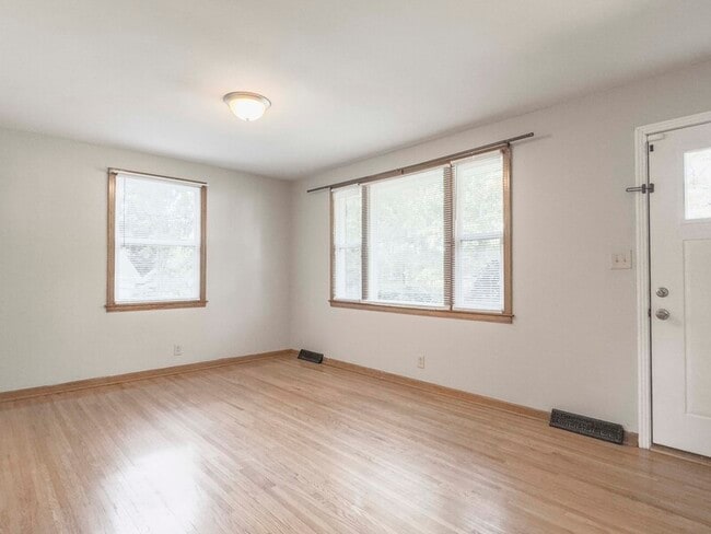 Building Photo - 1641 Vista Ln