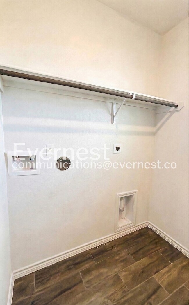 Building Photo - 854 Freedom Cir