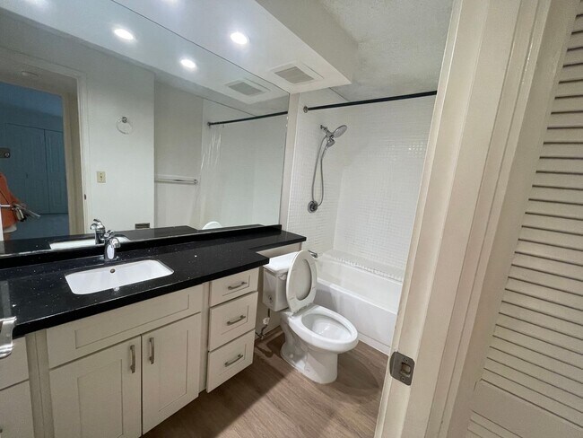 Building Photo - Dowsett Point- 1BR/1BA with Parking, Secur...