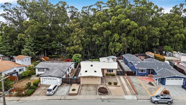 Building Photo - 1163 Crespi Dr
