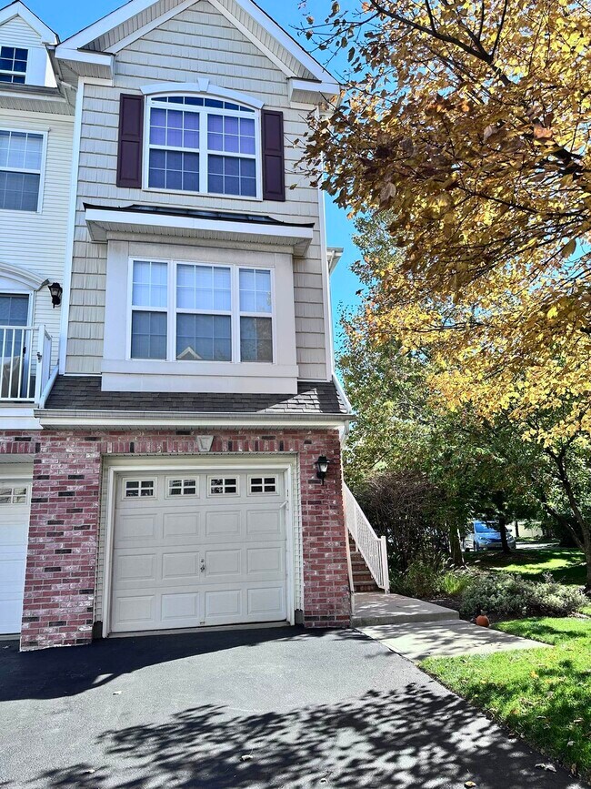 Primary Photo - 2 ELCO Ct