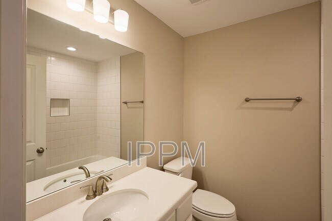 Building Photo - 2506 Cove Real Dr