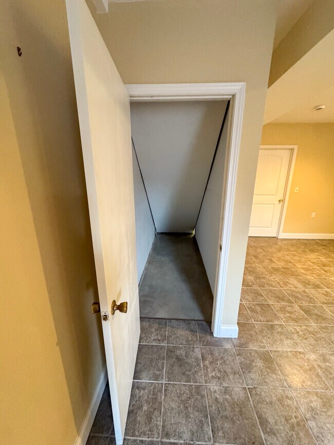 Building Photo - 74 Lockes Way