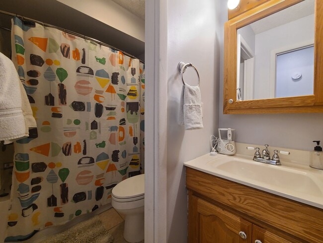 Building Photo - Furnished 2-Bedroom Condo in St. Joseph