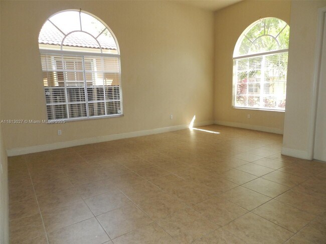 Building Photo - 16020 SW 91st Ct