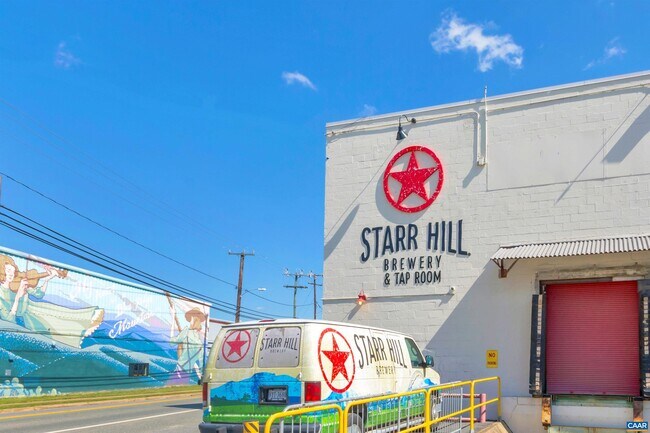 Building Photo - 2018 Larkin Ave