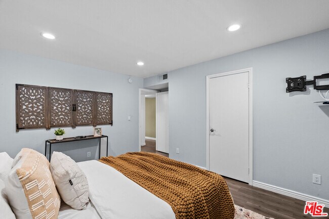 Building Photo - 2700 Cahuenga Blvd