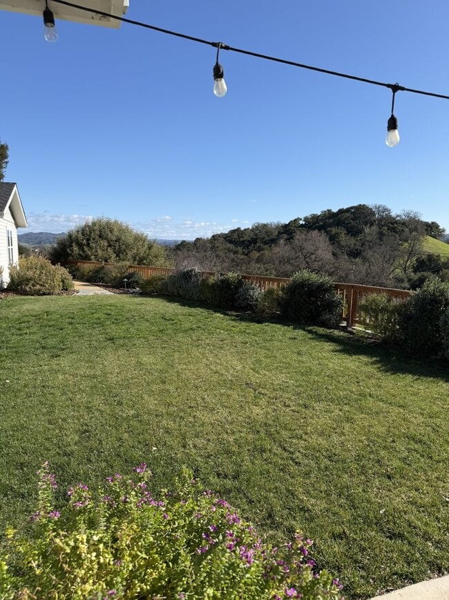 Building Photo - $500 off first month promotion, inquire for more information! Beautiful 4 Bedroom, 3 Bathroom Ata...