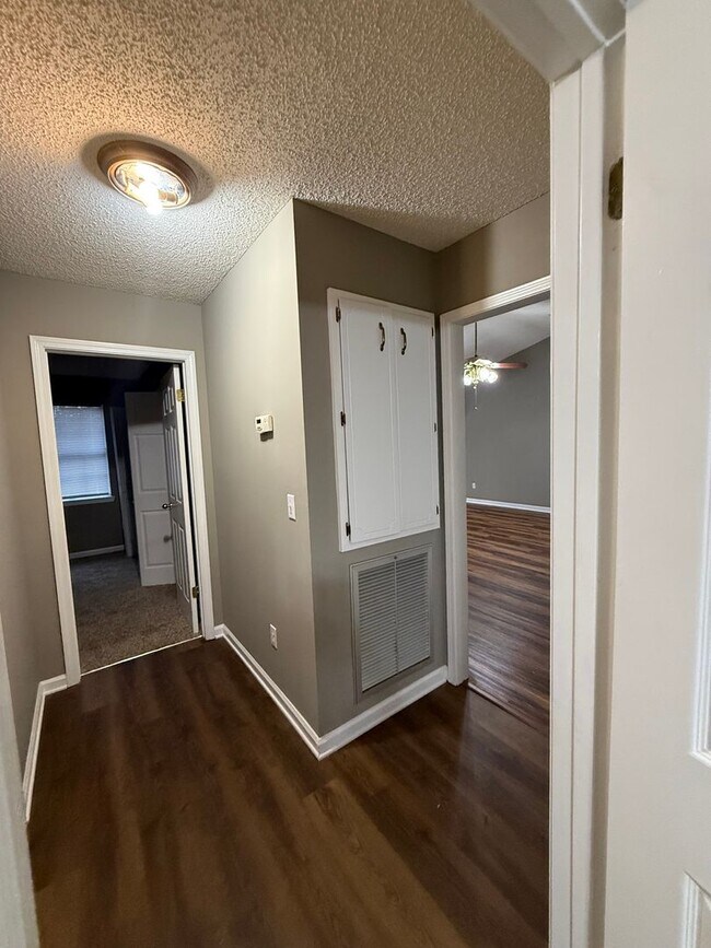 Building Photo - 304 Natchez Rd