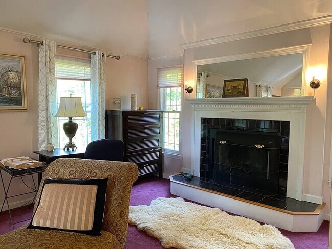 Building Photo - 340 River Rd