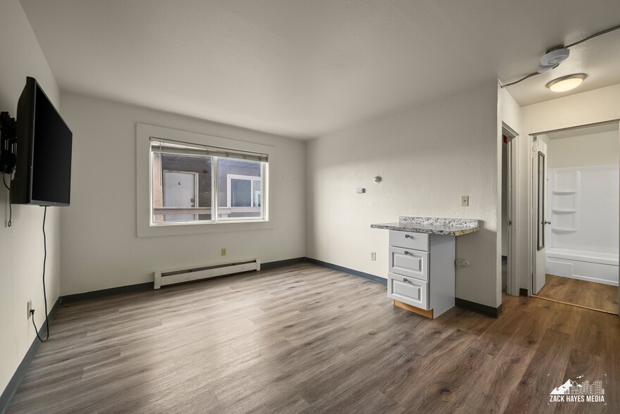 Building Photo - 618 Gambell St