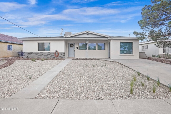 Primary Photo - 7904 Parkland Dr
