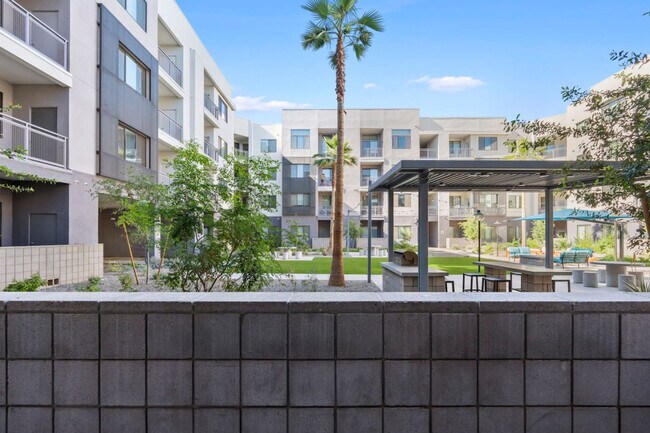 Building Photo - 500 W Broadway Rd