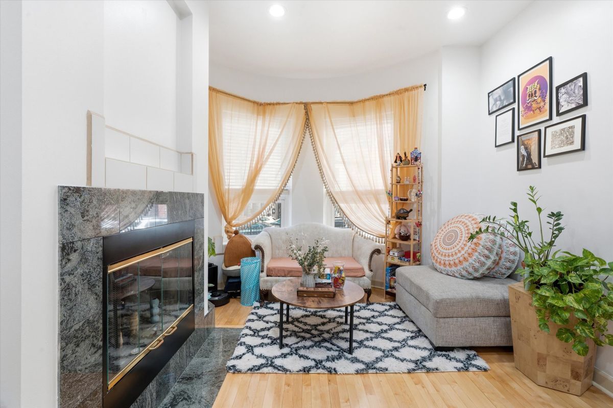 Building Photo - 5739 N Winthrop Ave