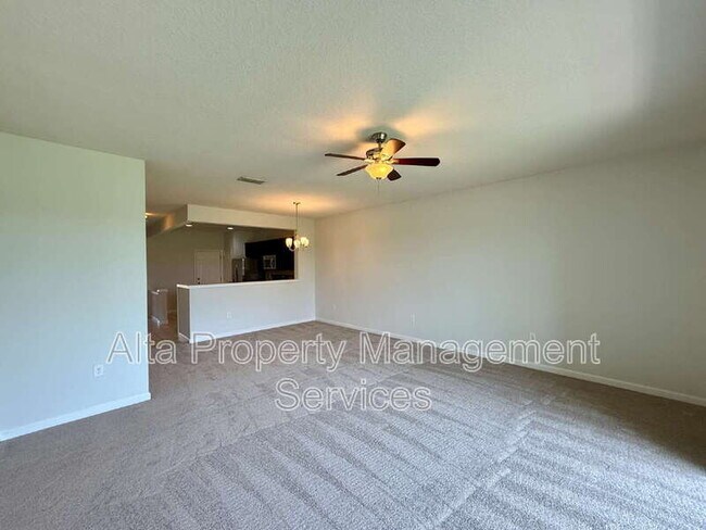 Building Photo - 6812 Roundleaf Dr