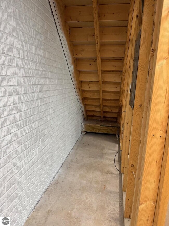 Building Photo - 1495 Newport St