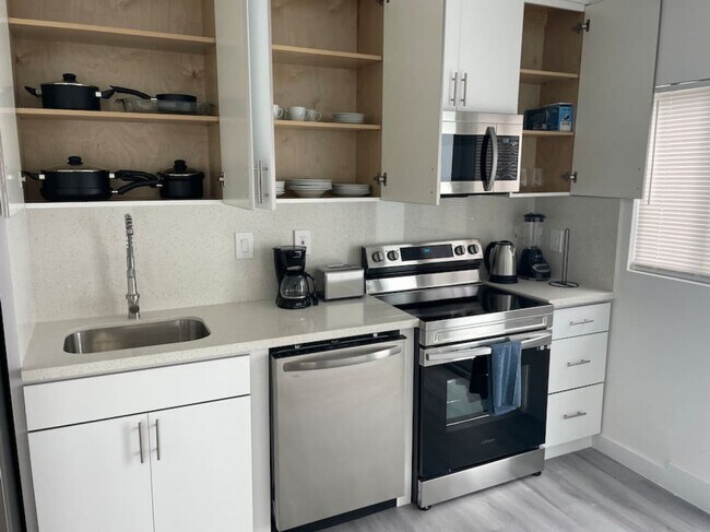 Building Photo - 2802 SW 21st St