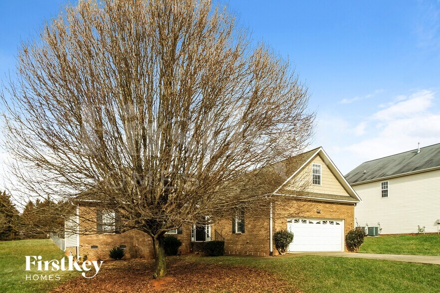 Building Photo - 3117 Knoll Ridge Dr