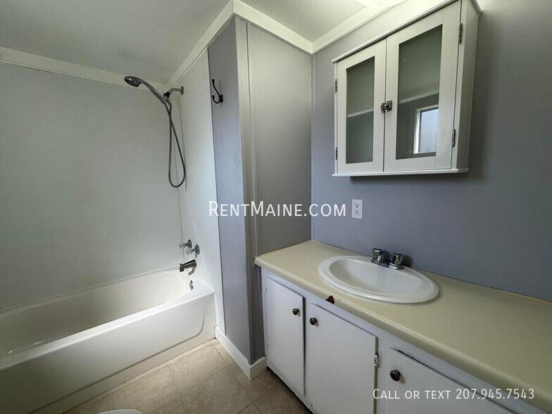 Building Photo - 92 Park Dr