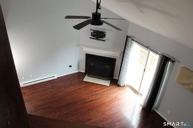 Building Photo - 8 Rose Ln