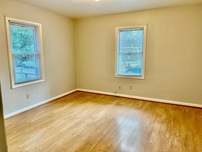 main floor bedroom - 7214 N Baltimore Ave