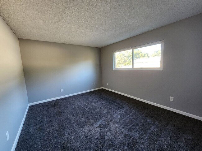 Building Photo - 8613 La Riviera Dr #C C