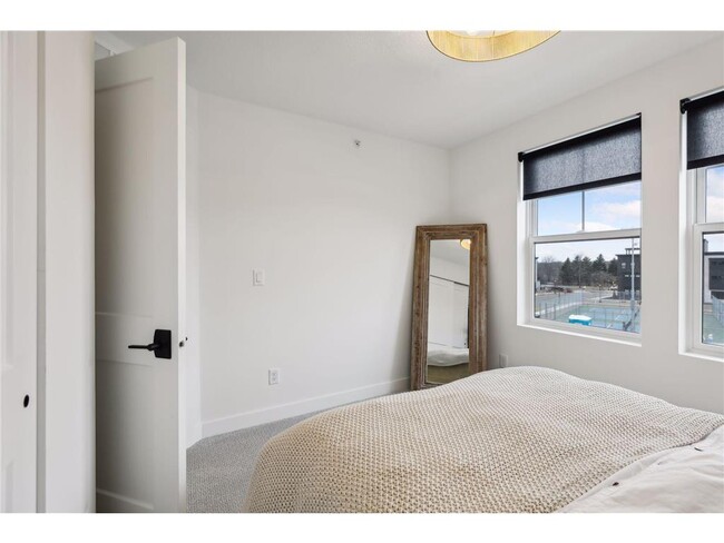 Building Photo - 870 Mount Curve Blvd