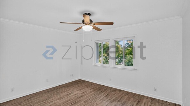 Building Photo - Unit 14