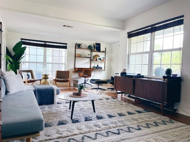 Building Photo - 3305 Larry Ln