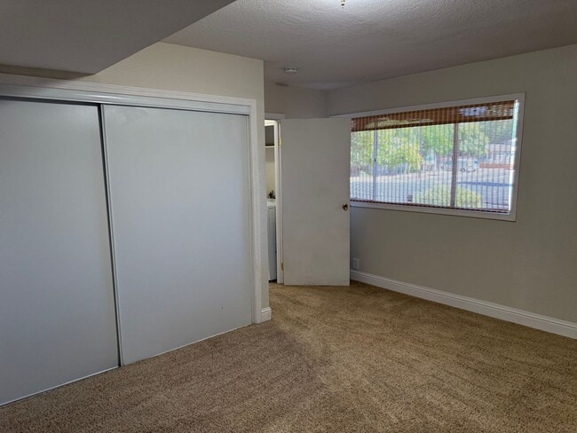 Building Photo - Pleasant Living in Pleasant Hill